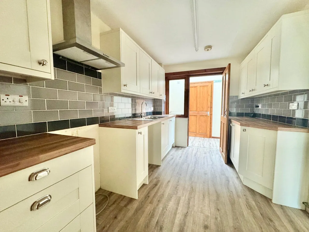 The Crescent, Llanelwedd, Builth Wells, Powys, LD2 3TR, photo 2