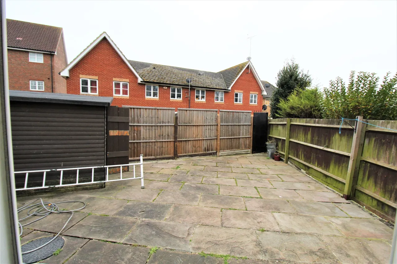 Caspian Way, Purfleet, Essex, RM19 1LE, photo 4