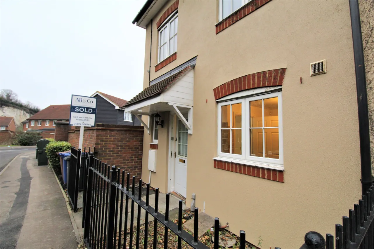 3 bed house for sale — Caspian Way, Purfleet, Essex, RM19 1LE