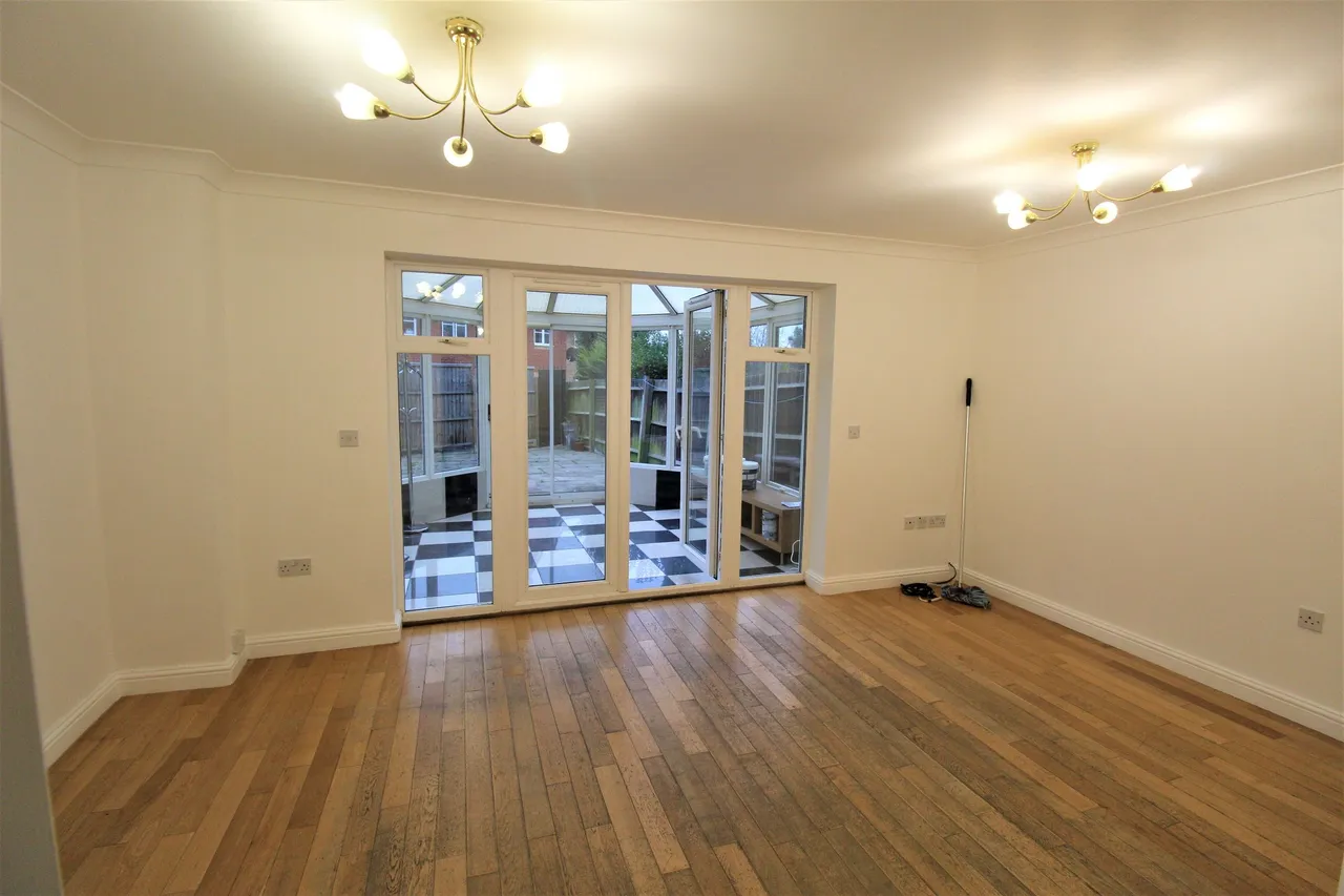 Caspian Way, Purfleet, Essex, RM19 1LE, photo 2