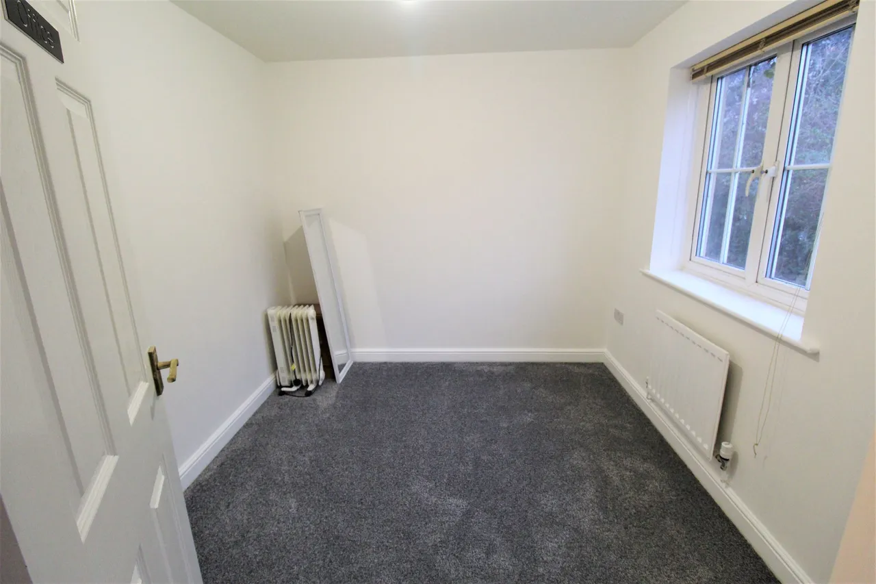 Caspian Way, Purfleet, Essex, RM19 1LE, photo 8
