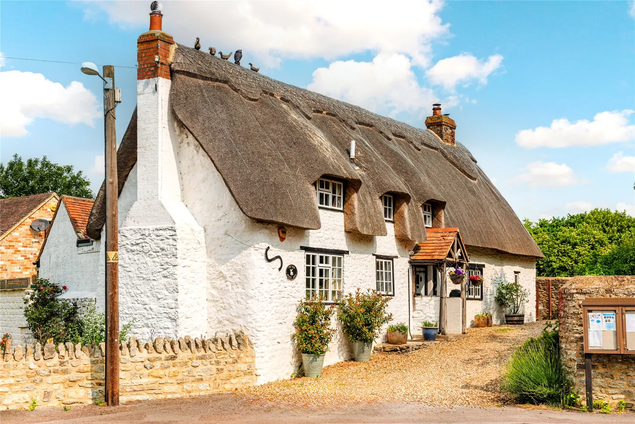 5 bed house for sale, Church Street, Marsh Gibbon, OX27