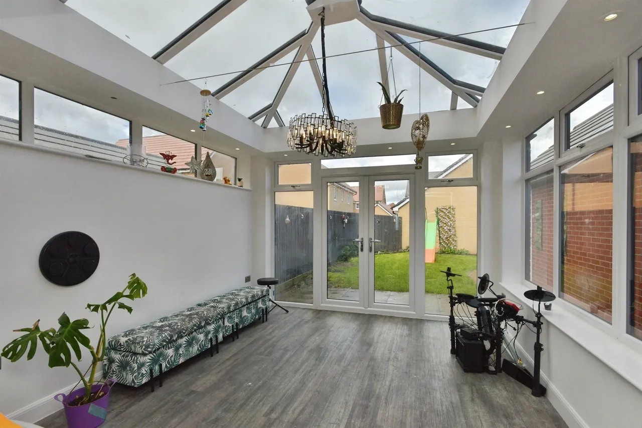 Burney Drive, Eagle Farm South, Milton Keynes, photo 2