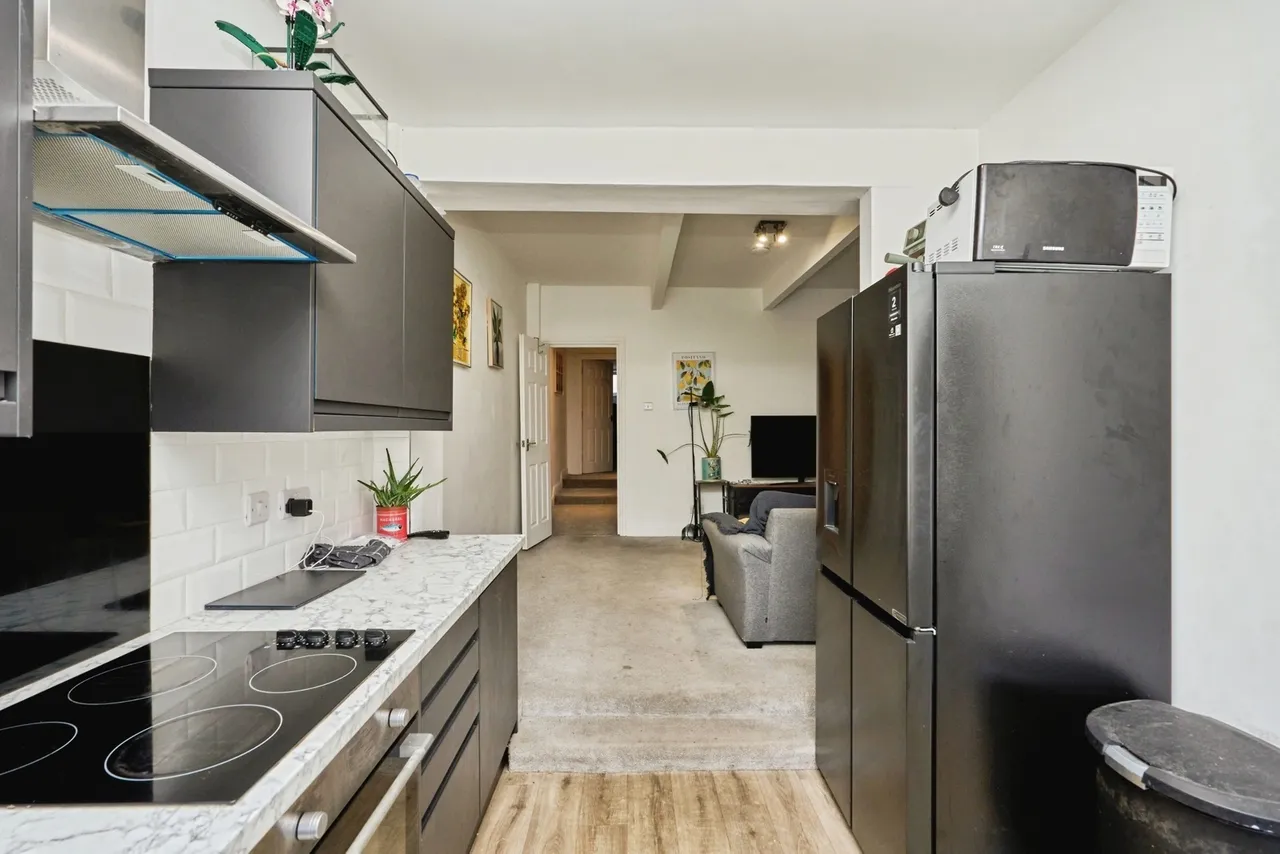 2 bed flat for sale, Tennyson Road, Cowes, PO31