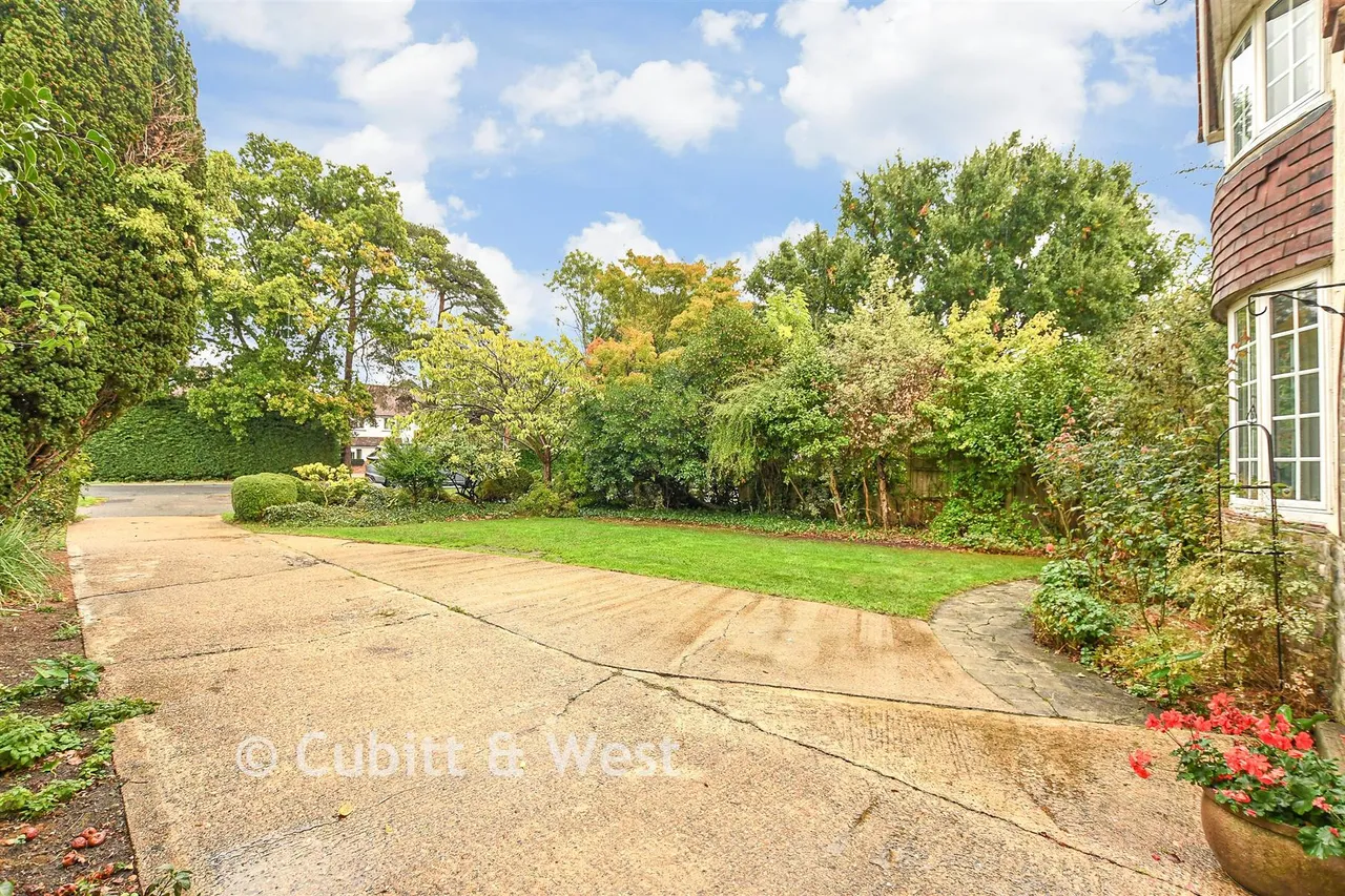 Balcombe Road, Horley, RH6, photo 2