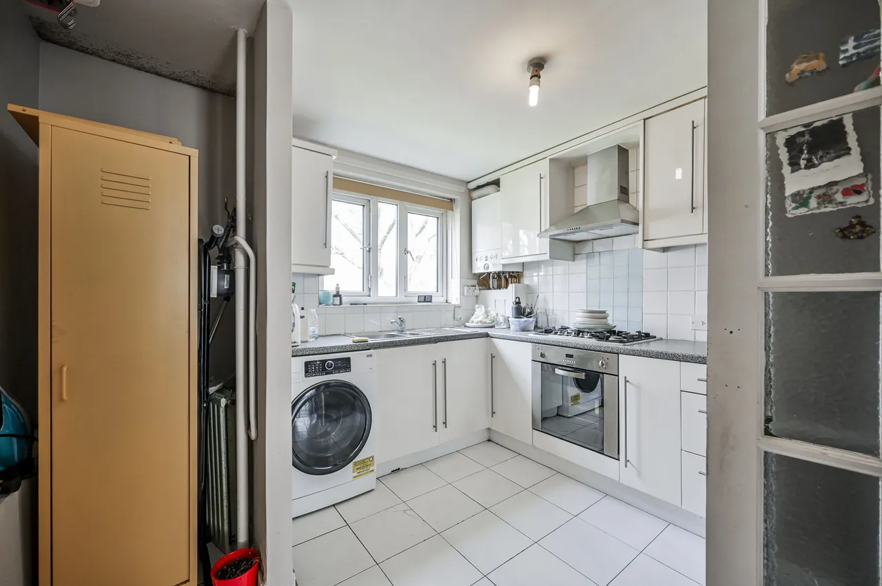 4 Coldham Court, Lordship Lane, London, photo 2