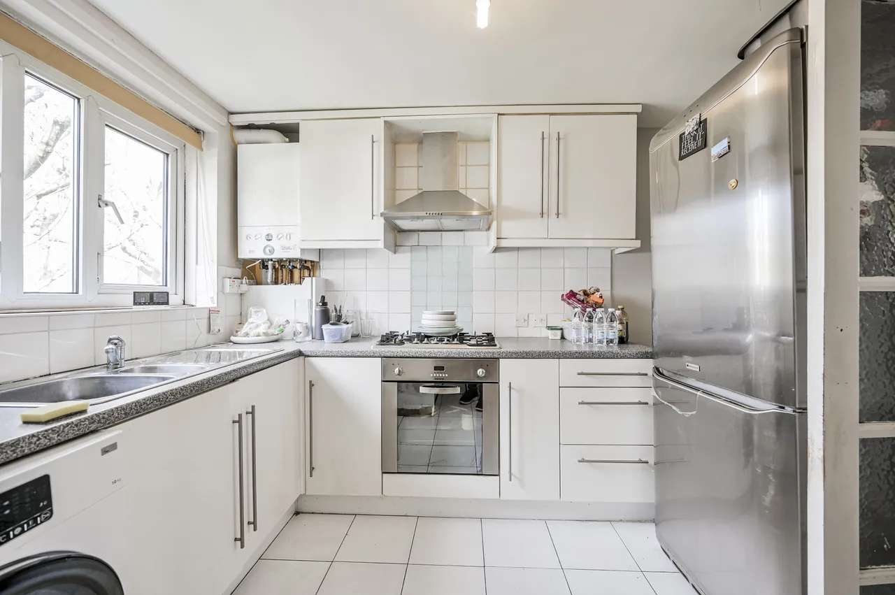 4 Coldham Court, Lordship Lane, London, photo 3