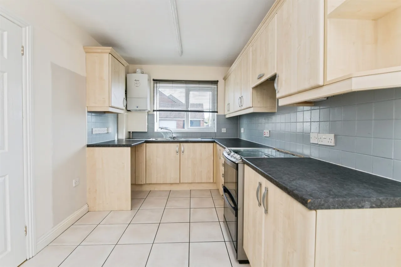 Swain Close, Axminster, EX13, photo 3