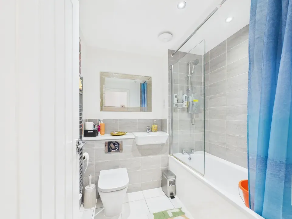 Tributary Lane, Faygate, Horsham, RH12 0BQ, photo 9