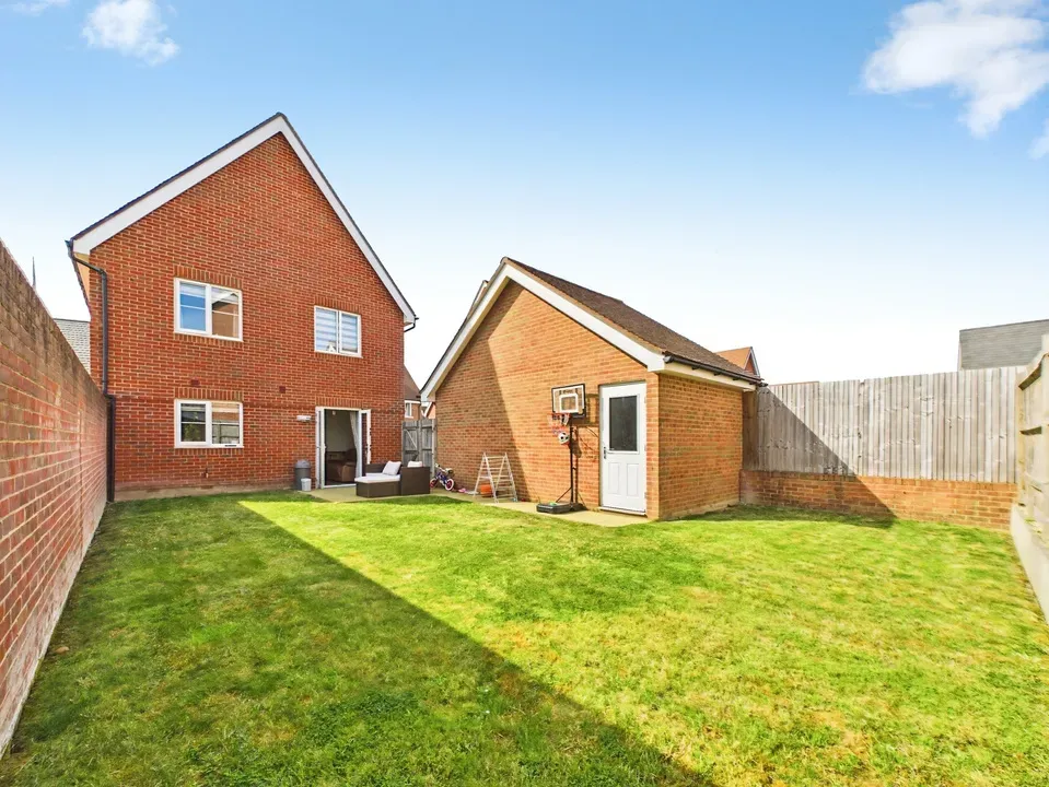 Tributary Lane, Faygate, Horsham, RH12 0BQ, photo 10