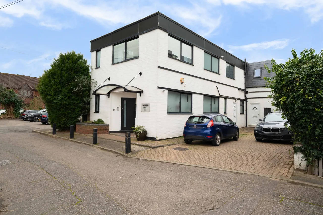 1 bed flat to rent, Kingsbridge Road, Walton-On-Thames, KT12