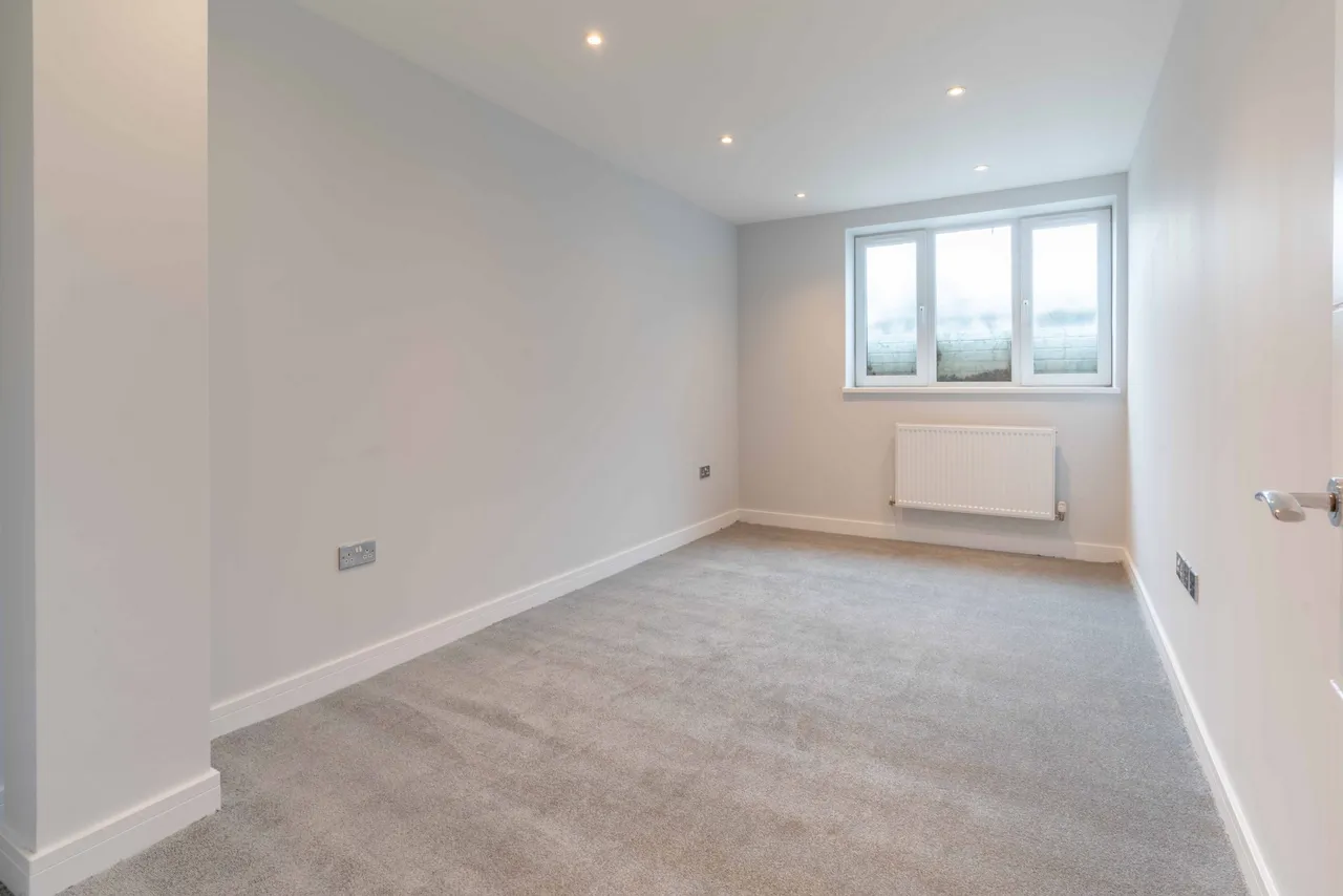 Kingsbridge Road, Walton-On-Thames, KT12, photo 4