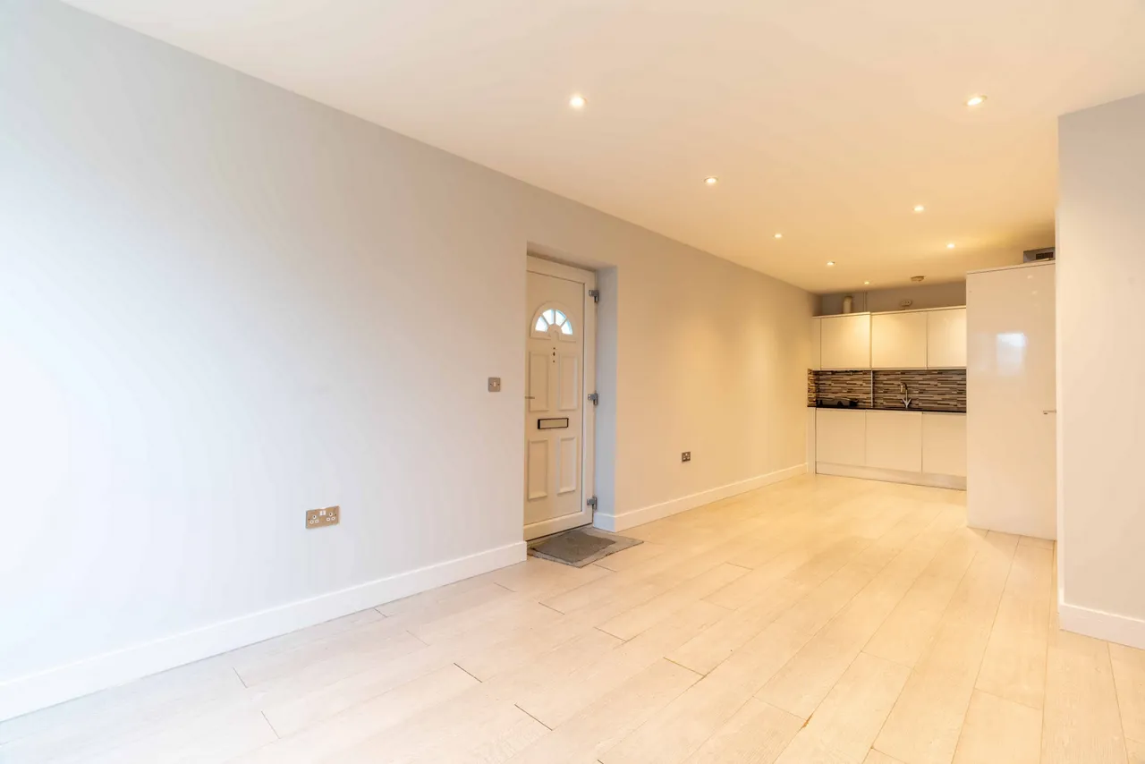 Kingsbridge Road, Walton-On-Thames, KT12, photo 8