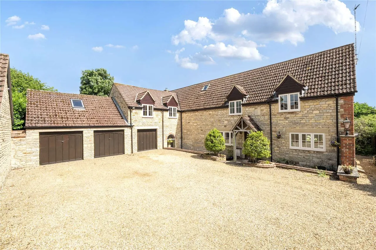 5 bed house for sale — Main Street, Empingham, Oakham, Rutland, LE15 8PR