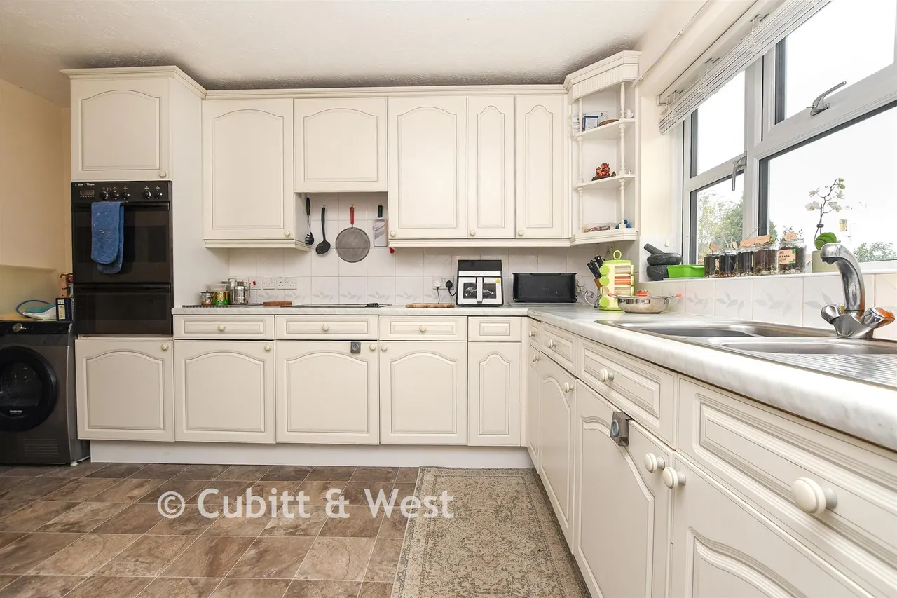 Hillbury Gardens, Warlingham, CR6, photo 2