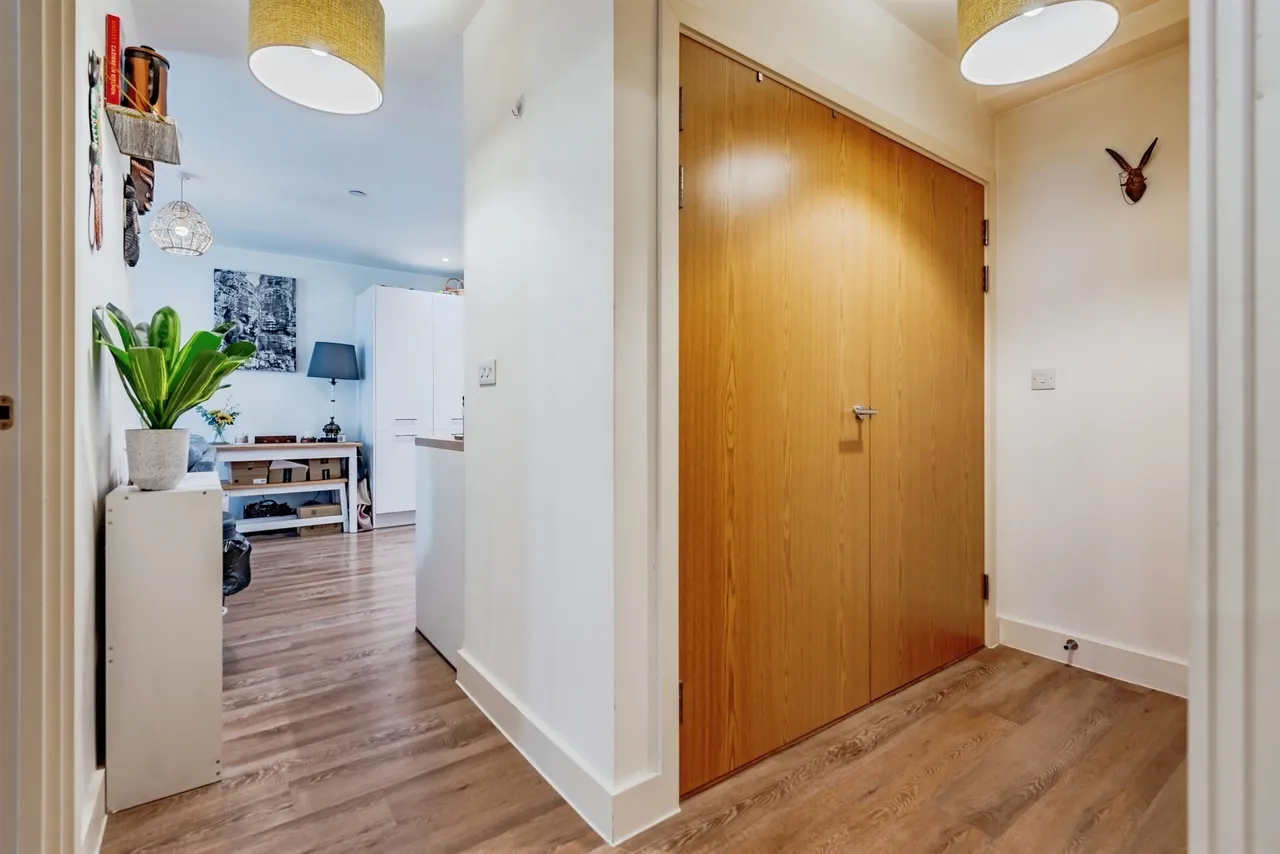 Marketfield Way, Redhill, RH1, photo 13