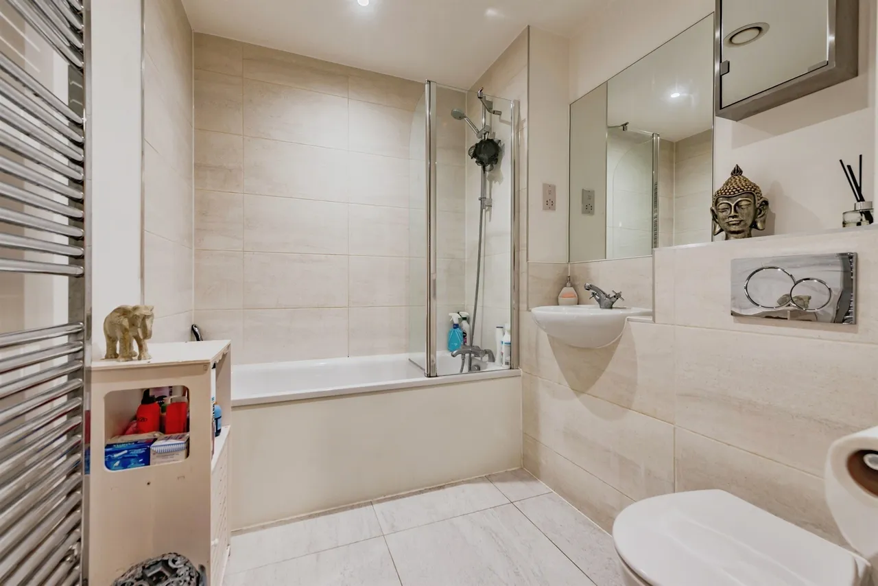 Marketfield Way, Redhill, RH1, photo 12