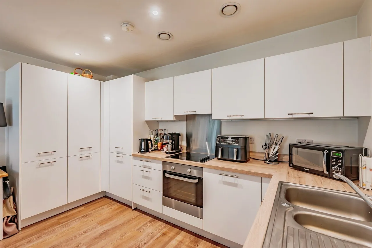 Marketfield Way, Redhill, RH1, photo 8