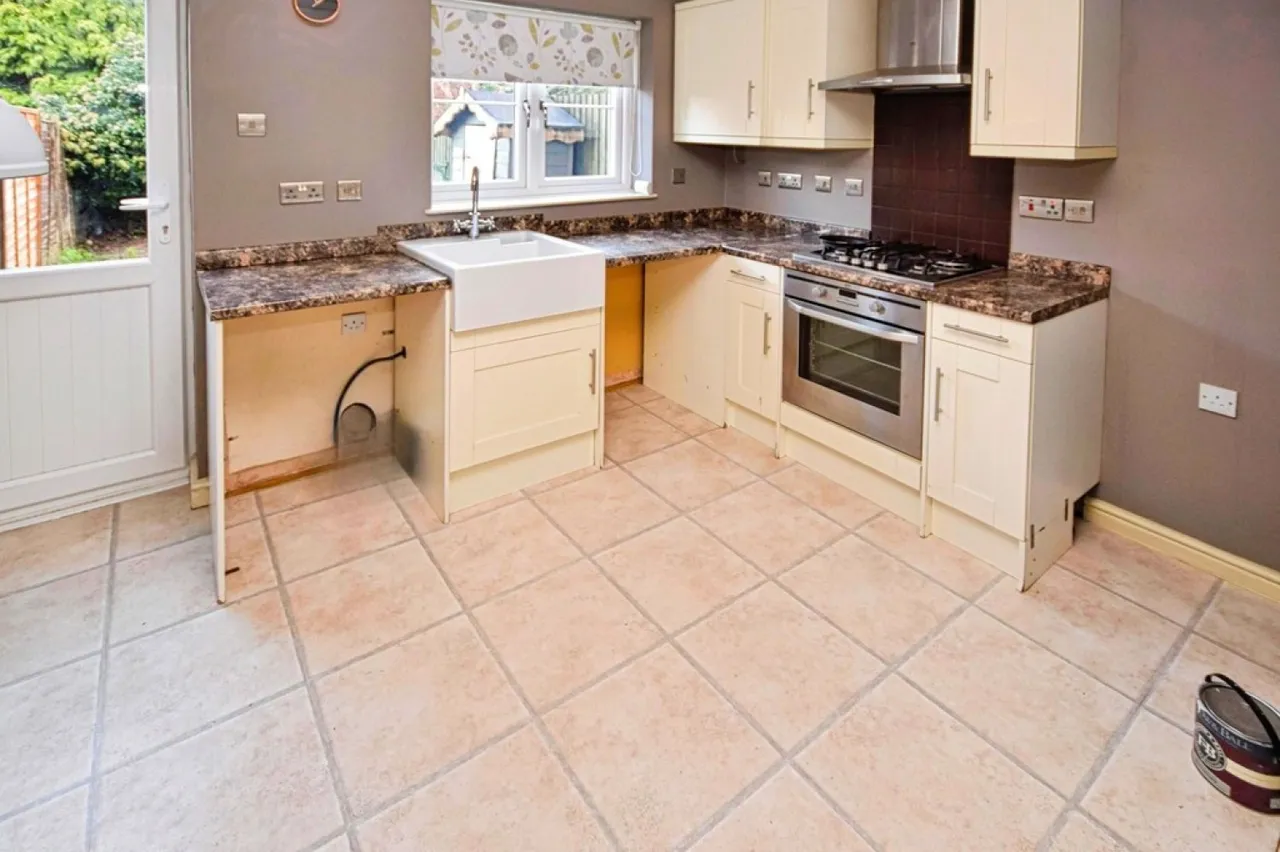 Tythe Barn Lane, Dickens Heath, photo 5