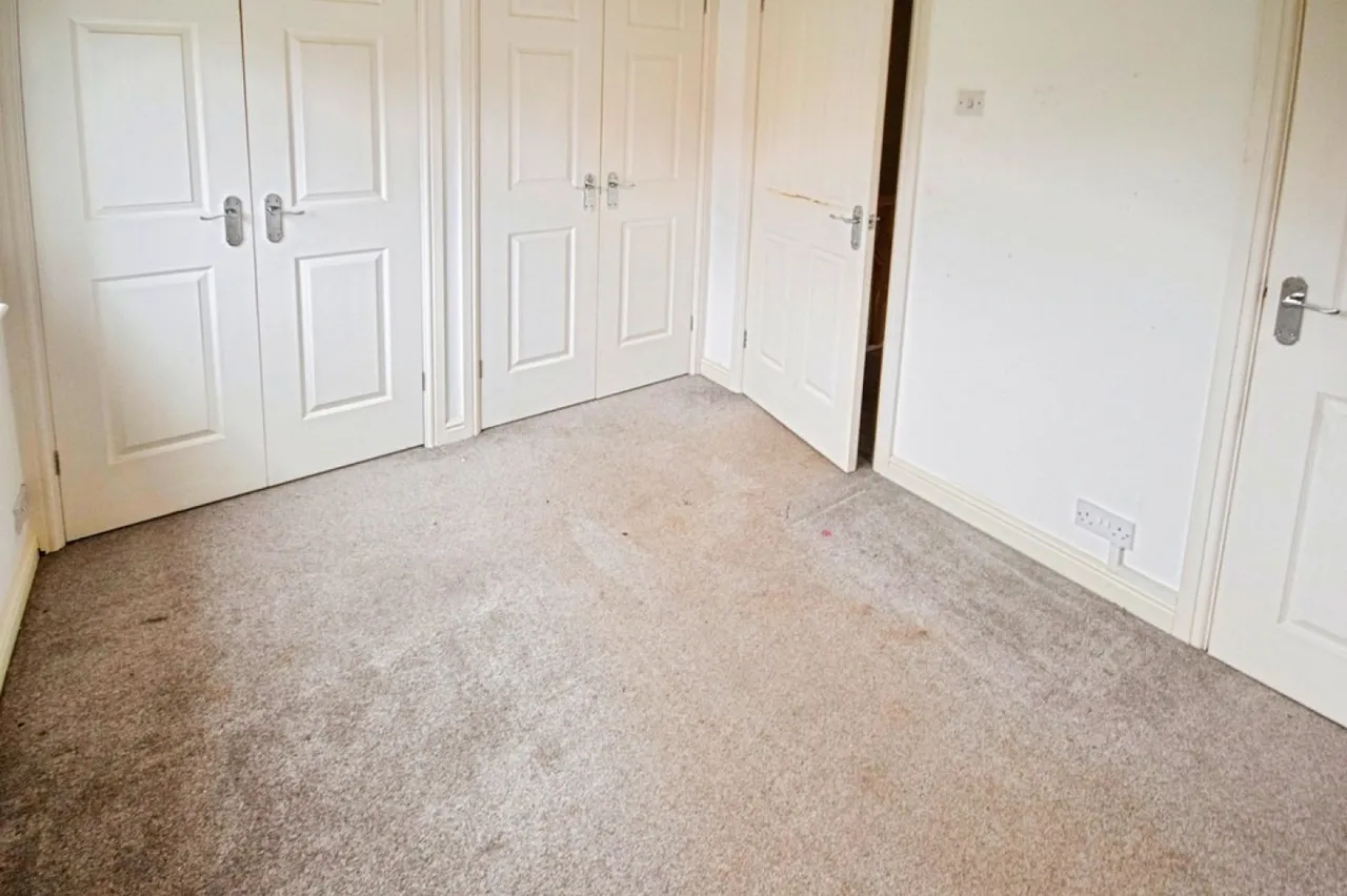 Tythe Barn Lane, Dickens Heath, photo 7