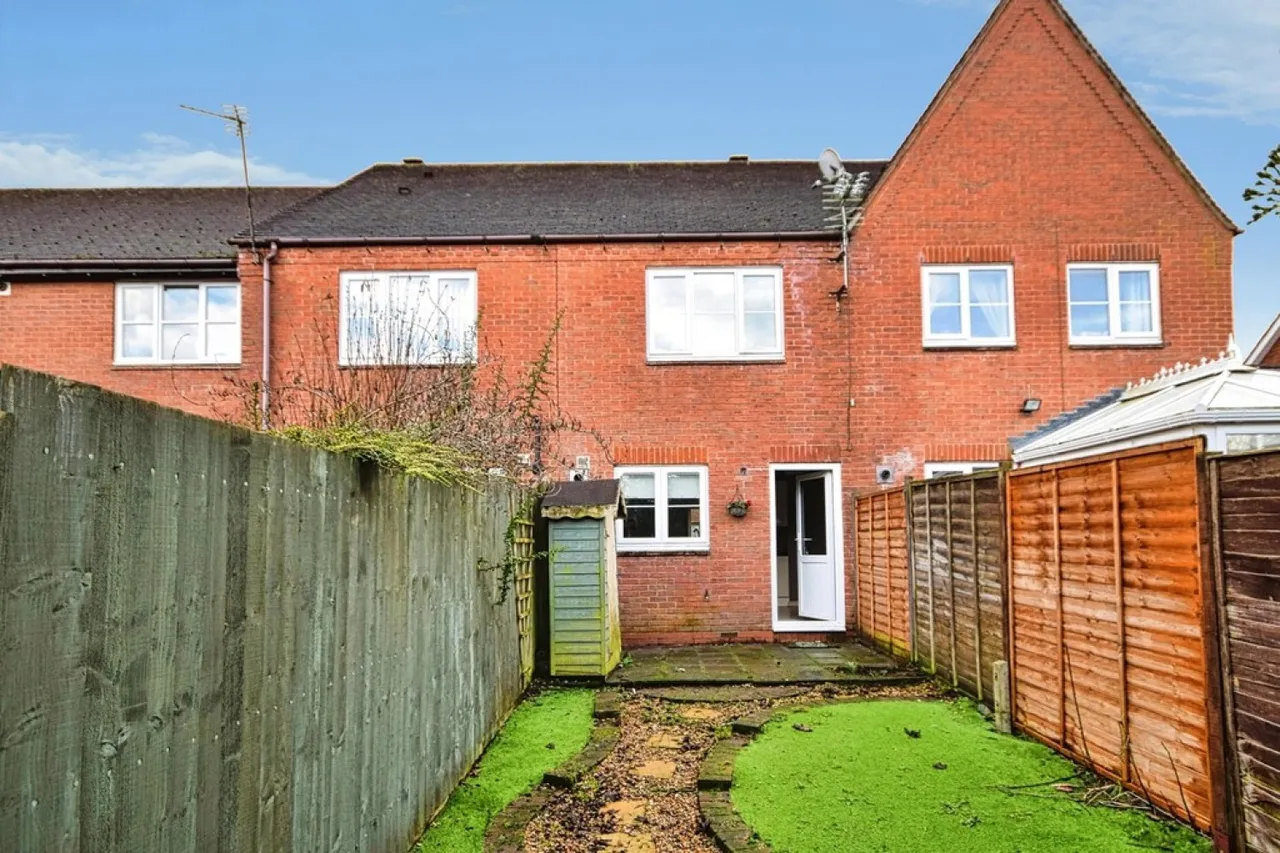 Tythe Barn Lane, Dickens Heath, photo 11