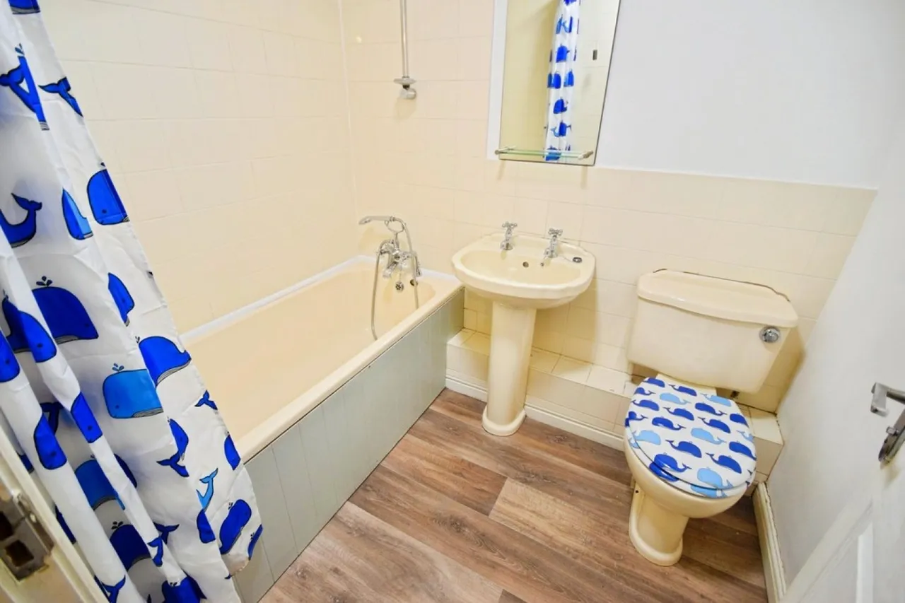 Tythe Barn Lane, Dickens Heath, photo 8