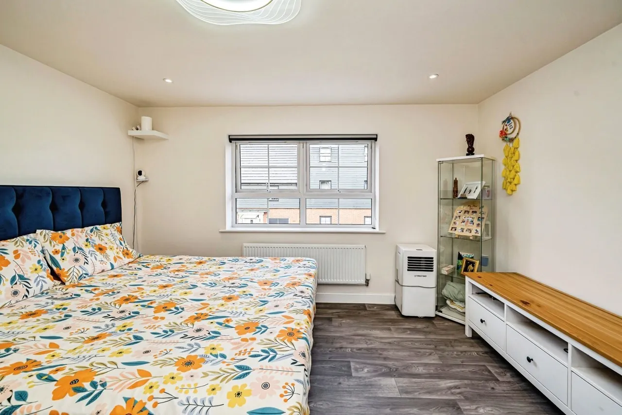 Grand Junction, Broughton, Aylesbury, Buckinghamshire, HP22, photo 13