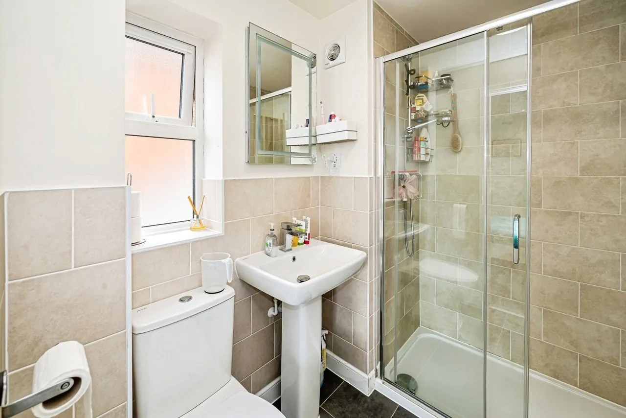 Grand Junction, Broughton, Aylesbury, Buckinghamshire, HP22, photo 15