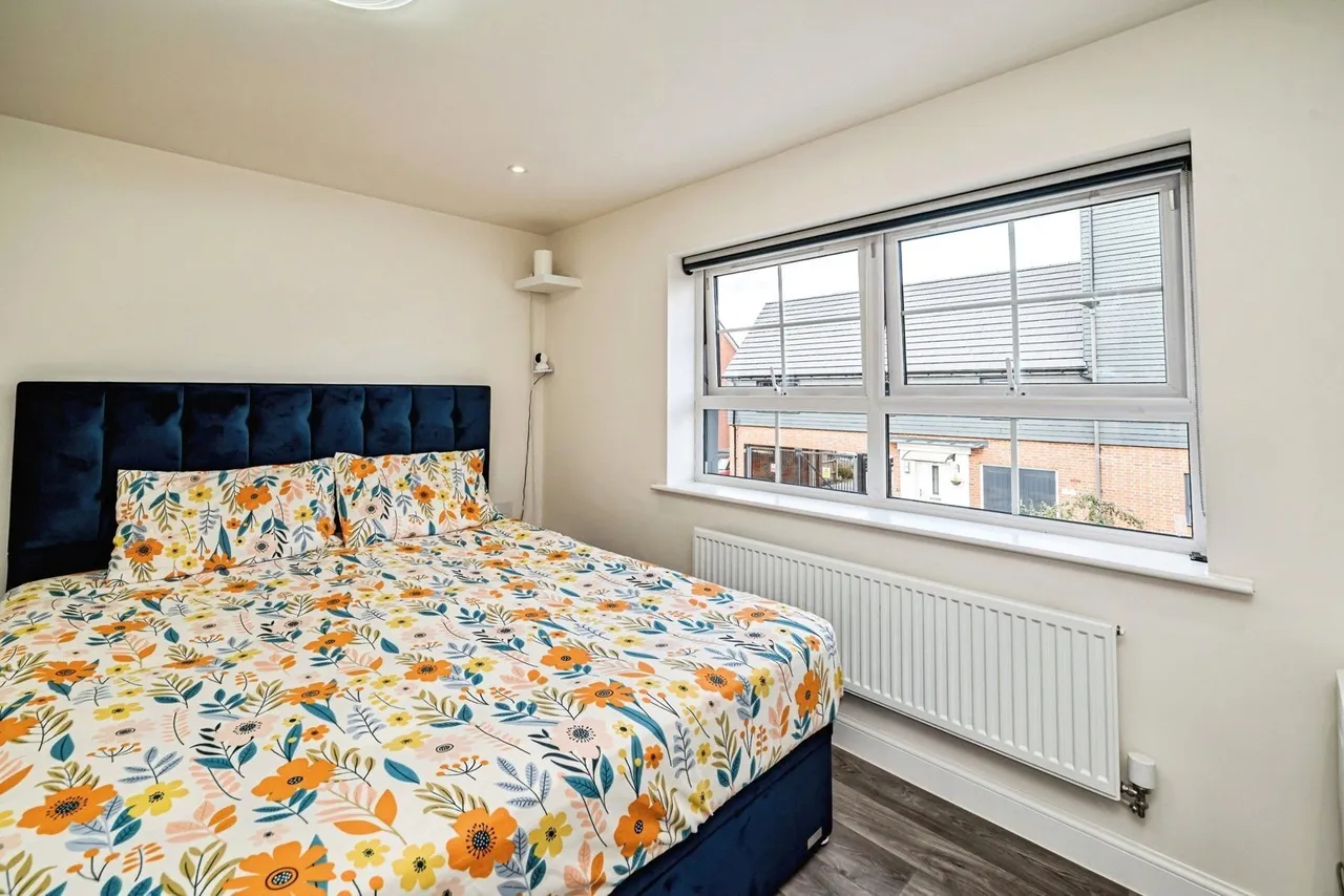 Grand Junction, Broughton, Aylesbury, Buckinghamshire, HP22, photo 8
