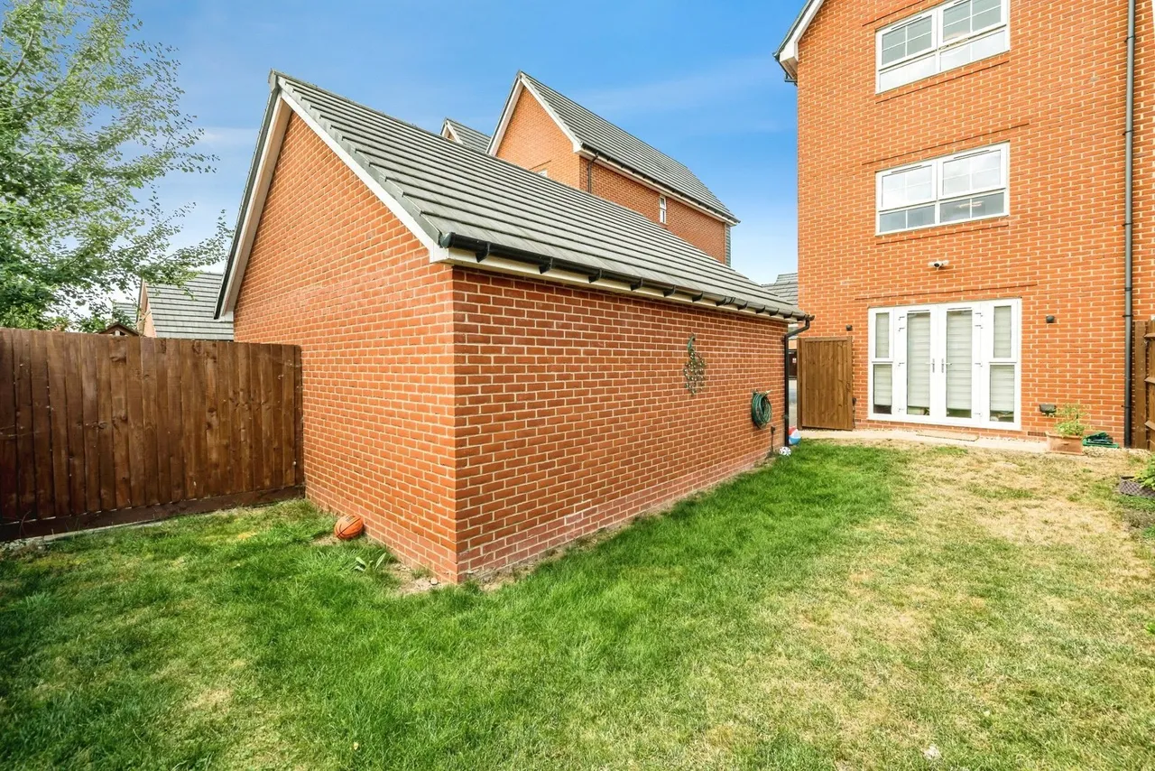 Grand Junction, Broughton, Aylesbury, Buckinghamshire, HP22, photo 14