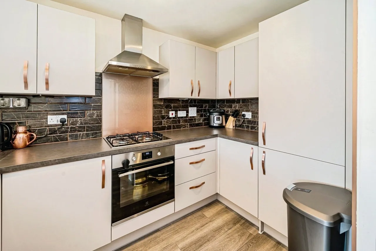 Grand Junction, Broughton, Aylesbury, Buckinghamshire, HP22, photo 6
