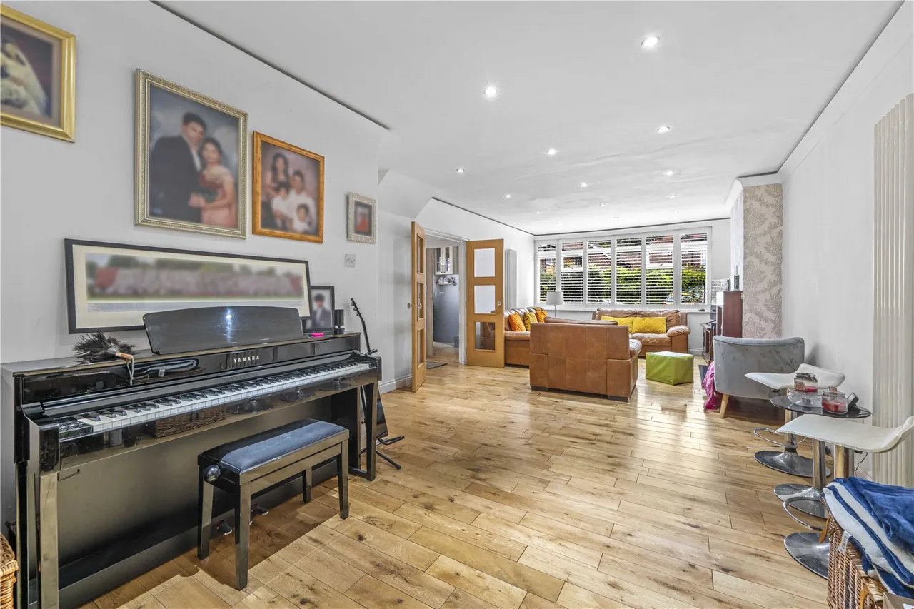 Dukes Close, Hampton, TW12 3JY, photo 4