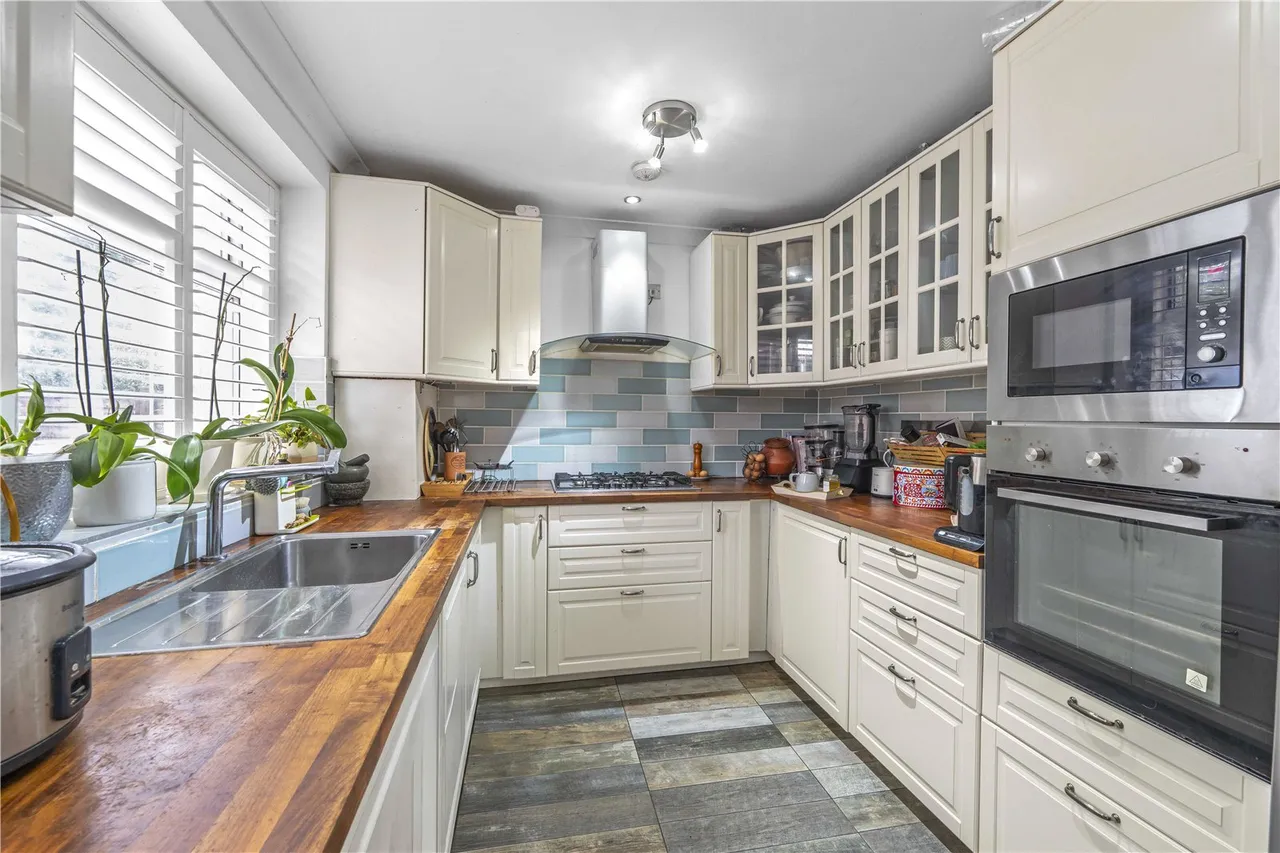 Dukes Close, Hampton, TW12 3JY, photo 5