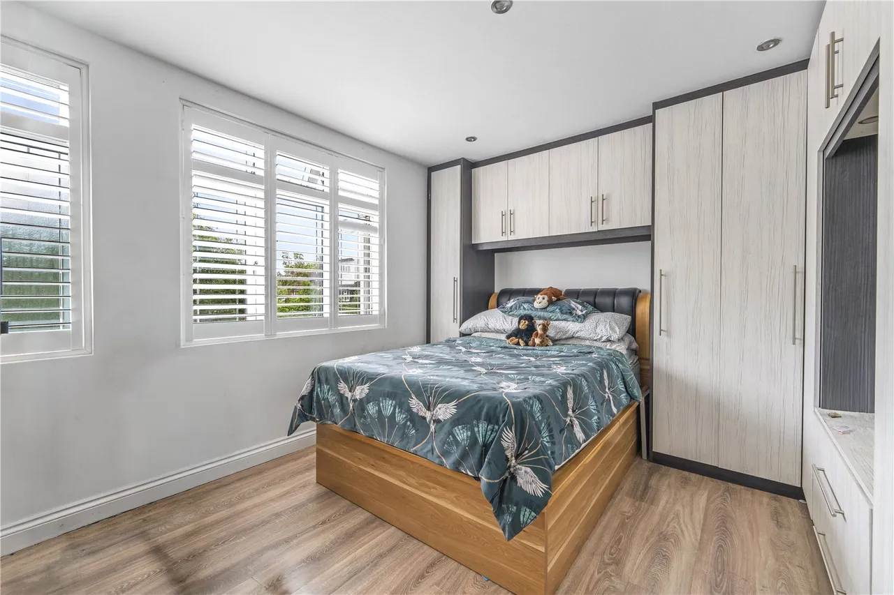 Dukes Close, Hampton, TW12 3JY, photo 9