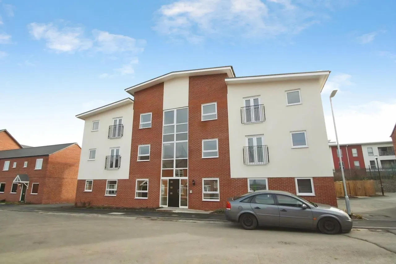 2 bed flat for sale, Ferridays Fields, Woodside, TF7