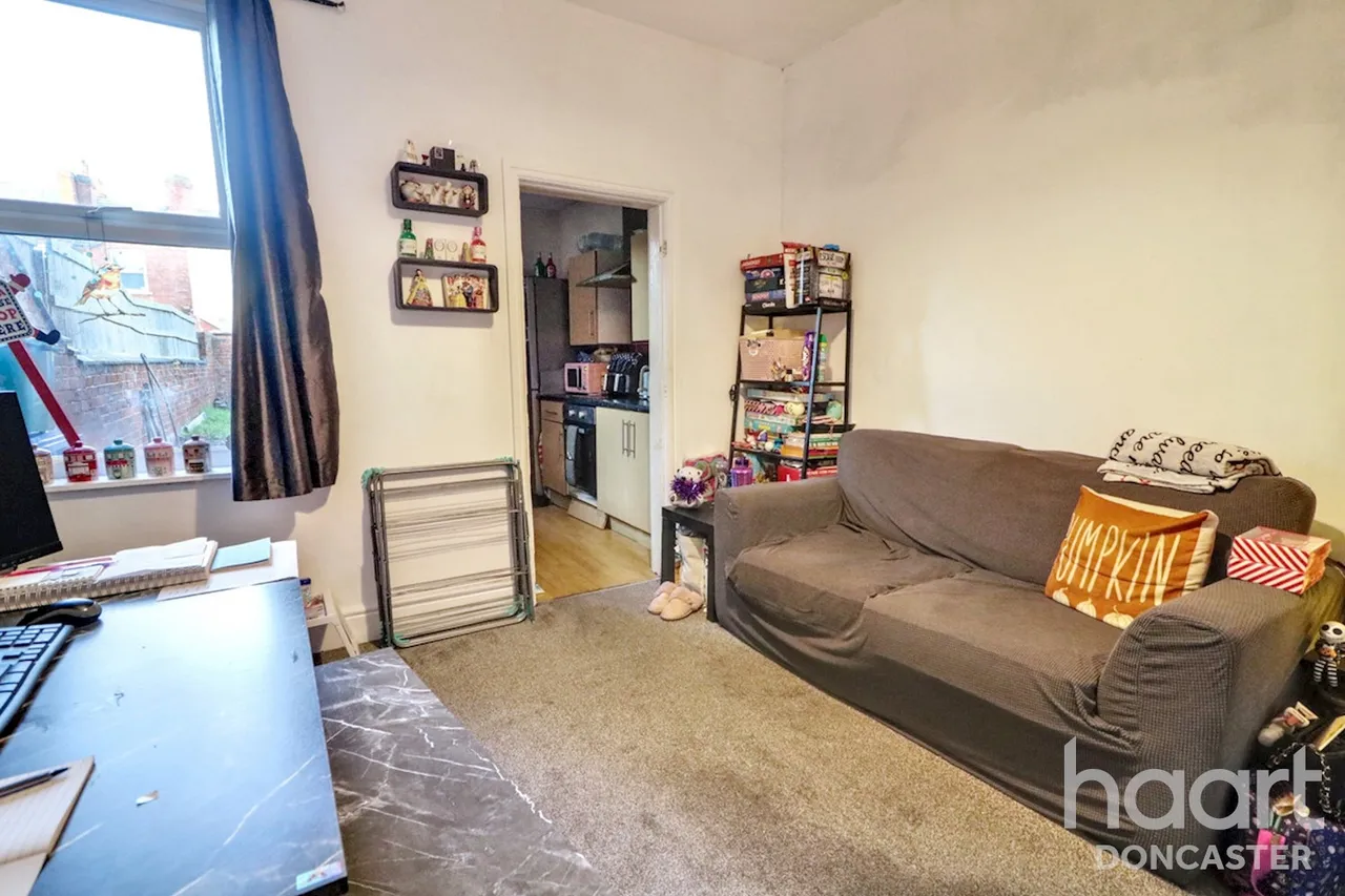 Alexandra Road, Balby, DN4, photo 3