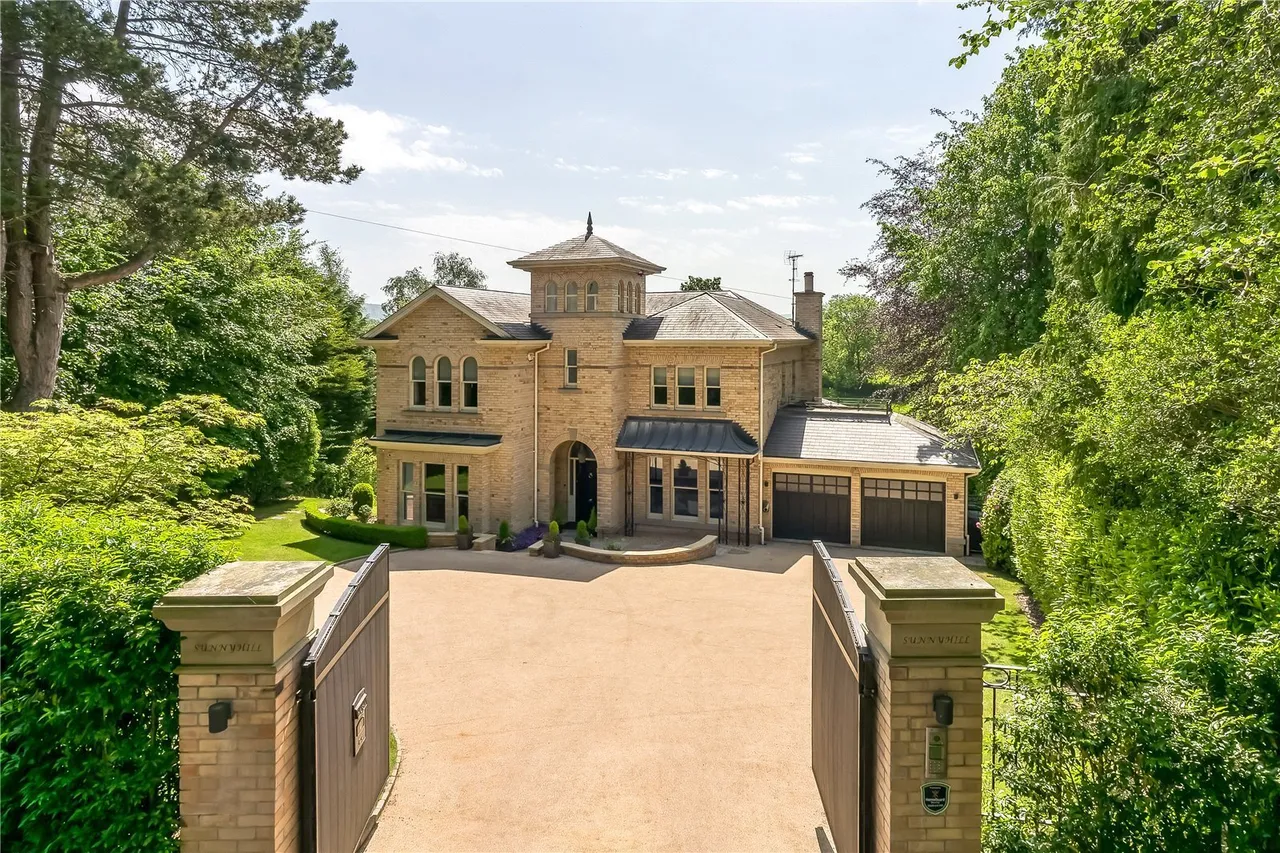 5 bed property for sale, Dale Head Road, Prestbury, SK10