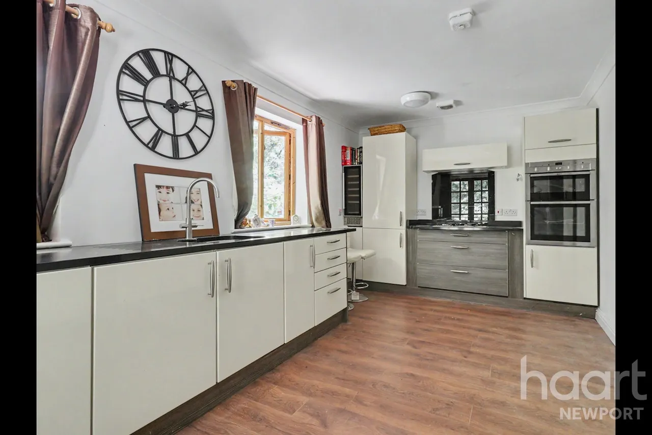 Fields Park Road, Newport, NP20, photo 3