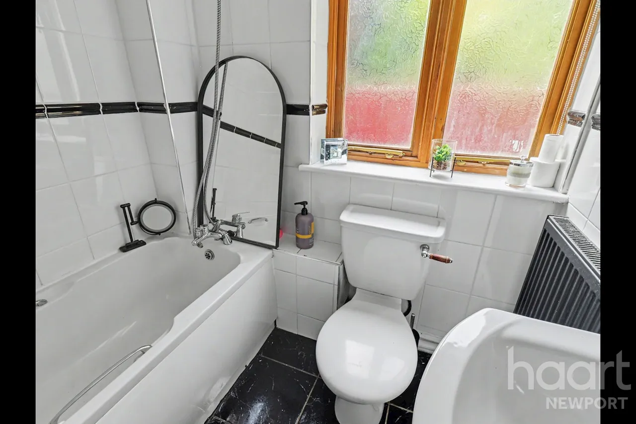 Fields Park Road, Newport, NP20, photo 12