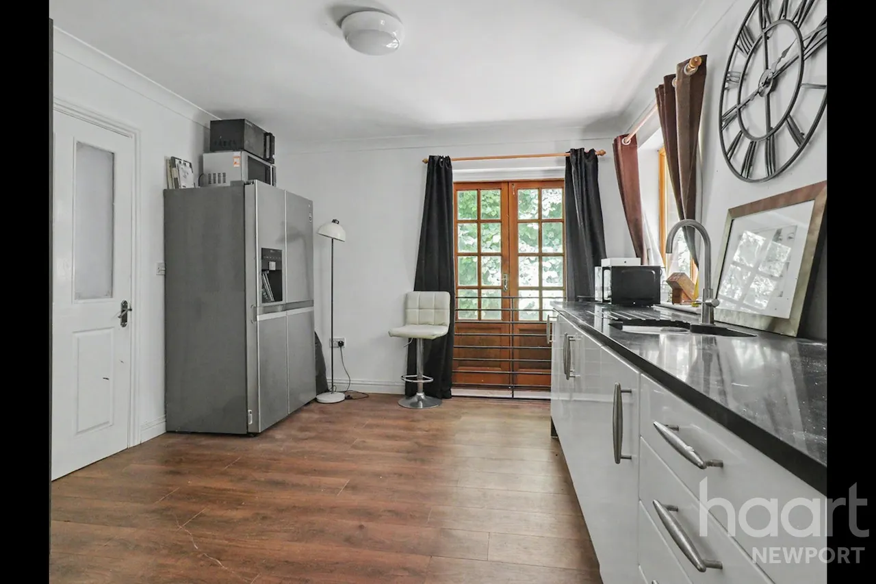Fields Park Road, Newport, NP20, photo 5