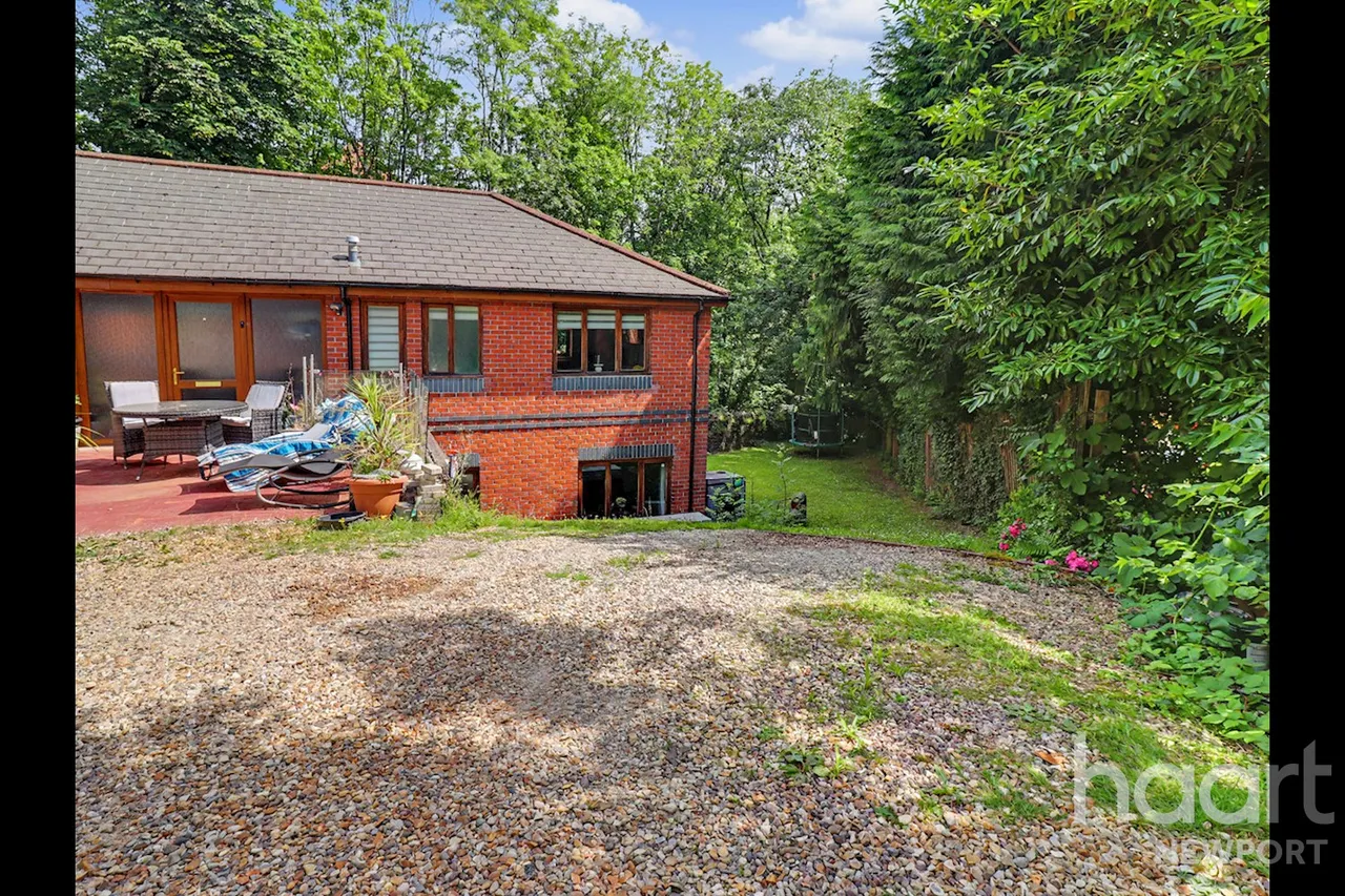 Fields Park Road, Newport, NP20, photo 17