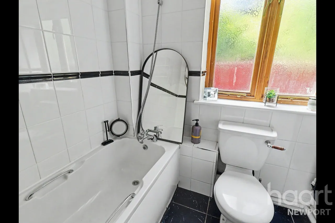 Fields Park Road, Newport, NP20, photo 11