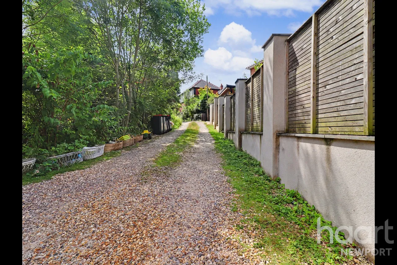 Fields Park Road, Newport, NP20, photo 24