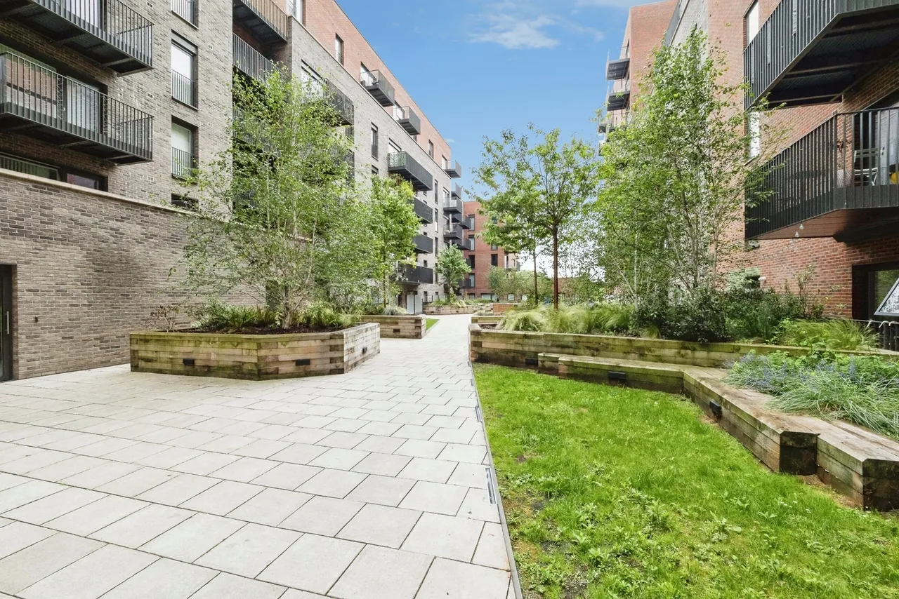 Ron Leighton Way, East Ham, London, E6, photo 9