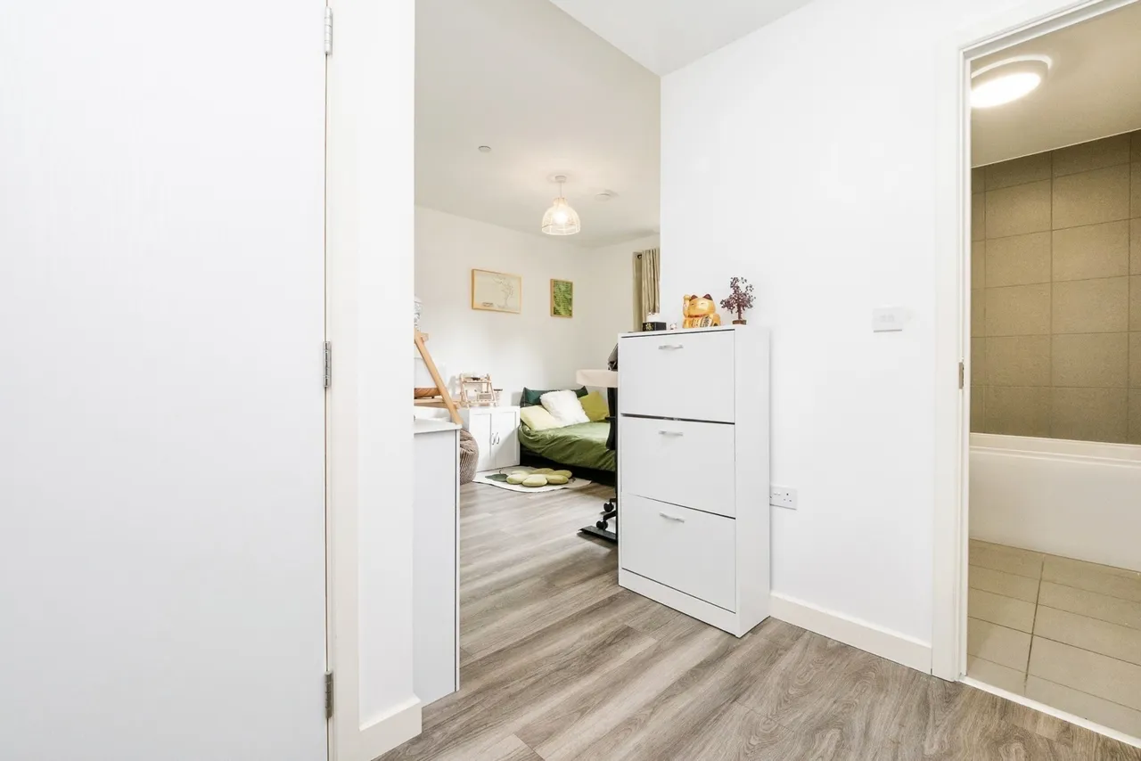 Ron Leighton Way, East Ham, London, E6, photo 8