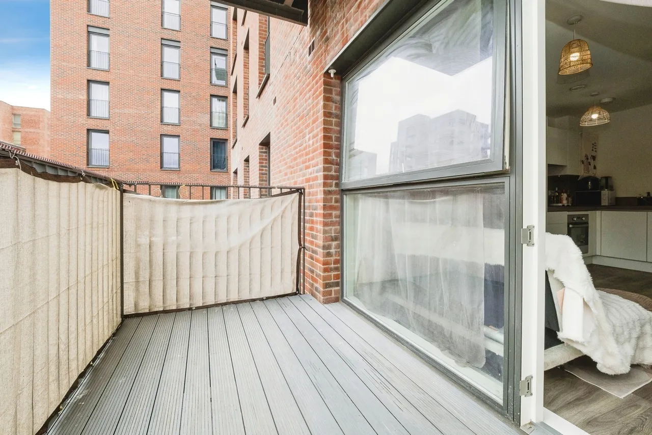 Ron Leighton Way, East Ham, London, E6, photo 6
