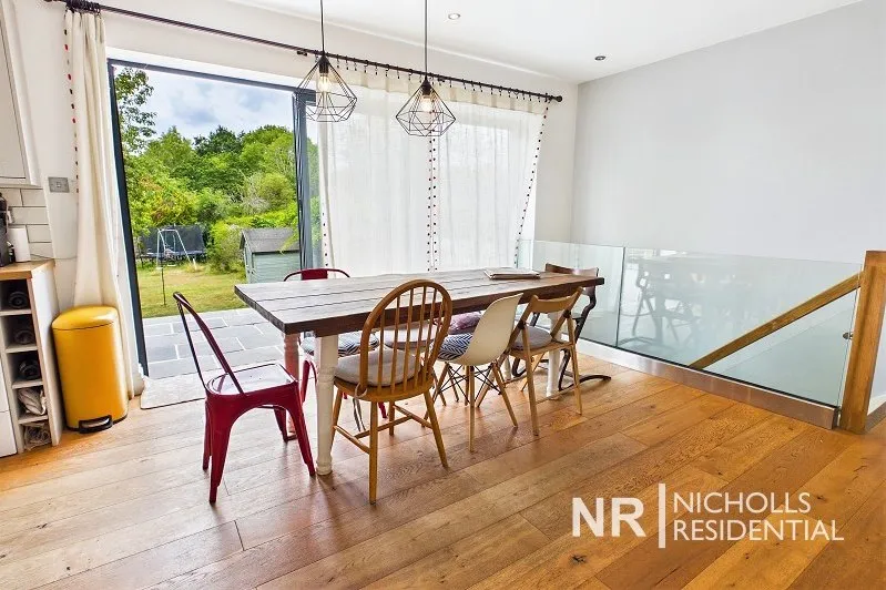 Meadow Walk, Ewell, KT19, photo 5