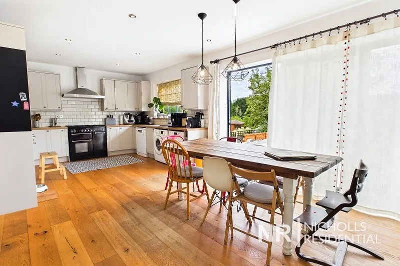 Meadow Walk, Ewell, KT19, photo 4