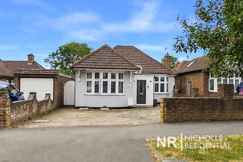 3 bed house for sale, Meadow Walk, Ewell, KT19