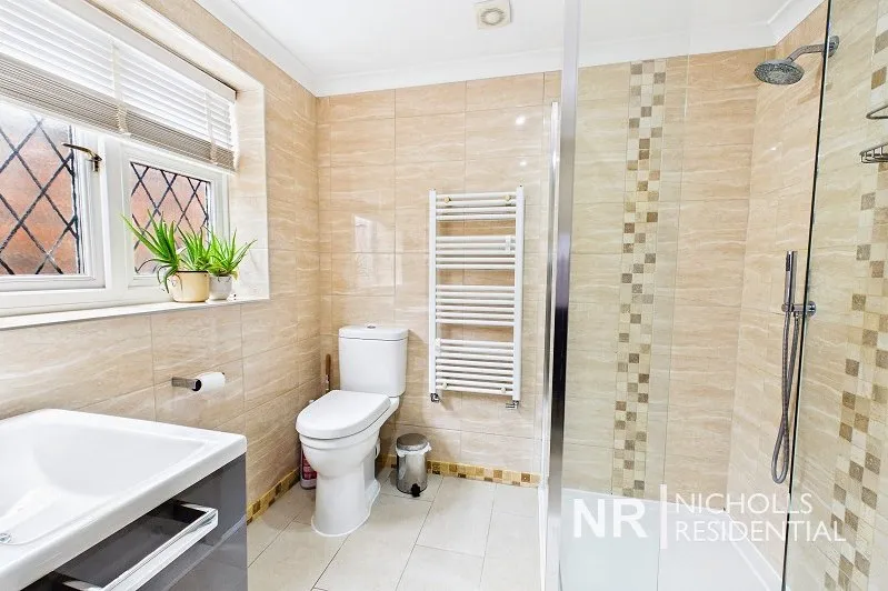 Meadow Walk, Ewell, KT19, photo 13